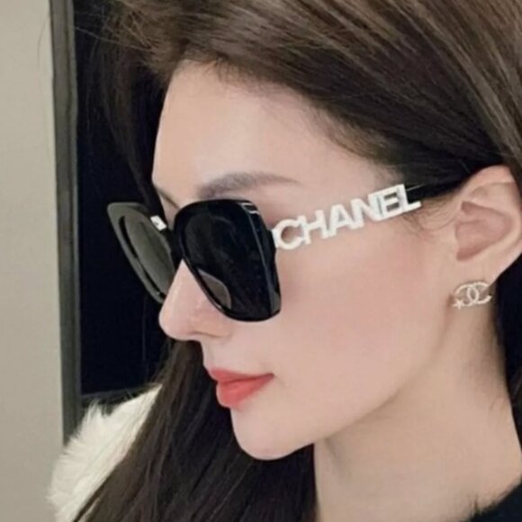 Authentic CHANEL Sunglasses Women's Polarized-Black/White CC Logo New With Box - Picture 1 of 10